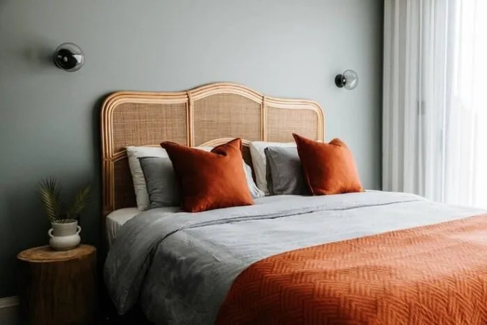 Olas Bed - Image 1