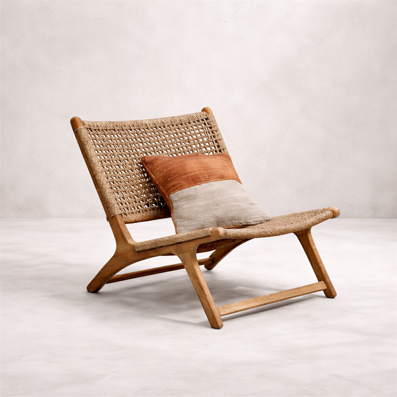 gigapixel-3FC58026-CF0D-4BB1-8057-F0965E5FDA39 Twisted Chair - Image 1